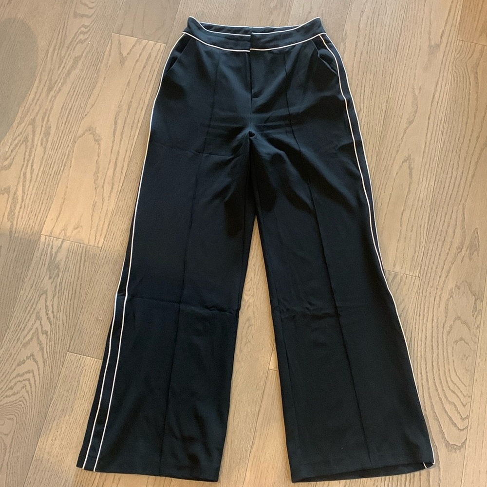🧡 Women’s tres chic black dress pants with white piping